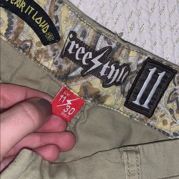 Shorts - Picture 3 of 4